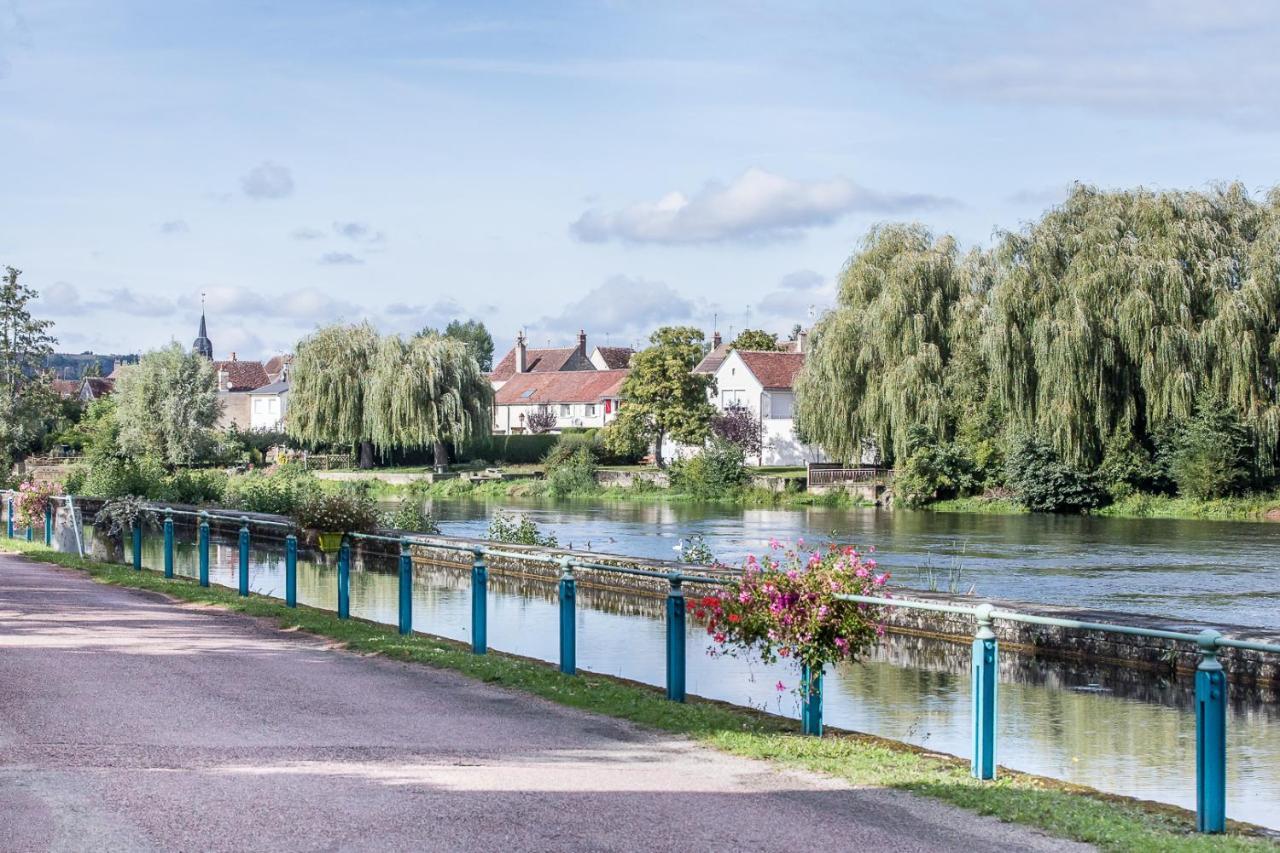 Entre Canal Et Vignes Escolives-Sainte-Camille Exterior photo
